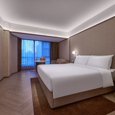 行政大床房（陽光滿屋，城市夜景、65寸可投屏電視） 桔子水晶北京國貿建國門飯店優惠