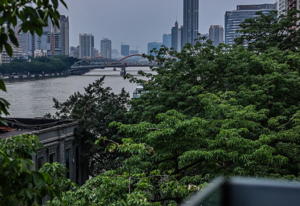 水舞·江景阳台套房（180°江景观景阳台+高奢洗护品）