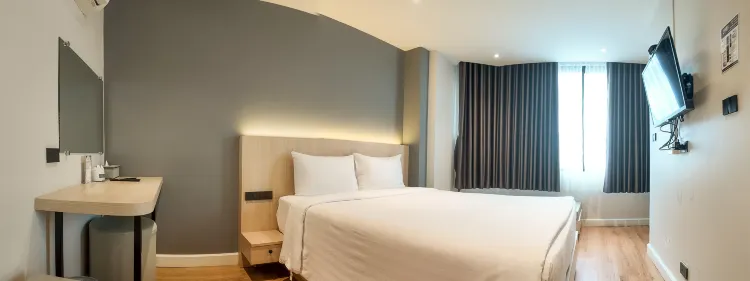 ห้องดีลักซ์ เตียงใหญ่ 1 เตียง