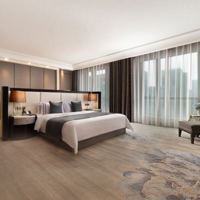 至尊行政豪華大床房-270°全景落地窗-辦公區-深泡浴缸 深圳億民平安國際酒店優惠