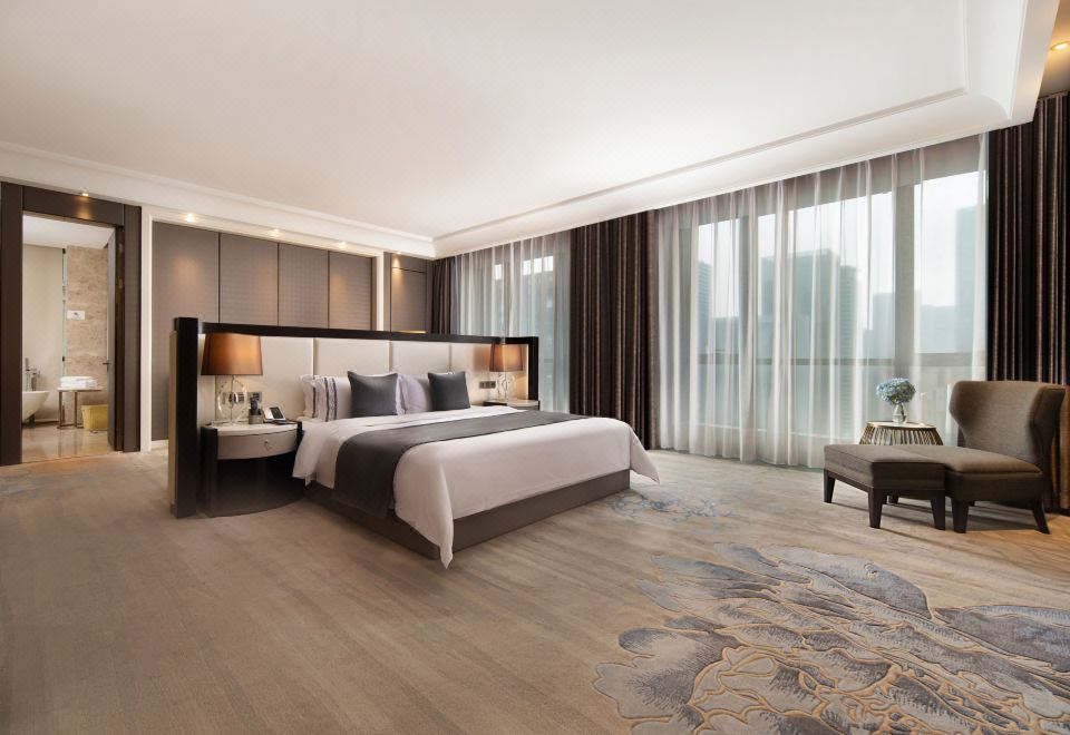 至尊行政豪華大床房-270°全景落地窗-辦公區-深泡浴缸