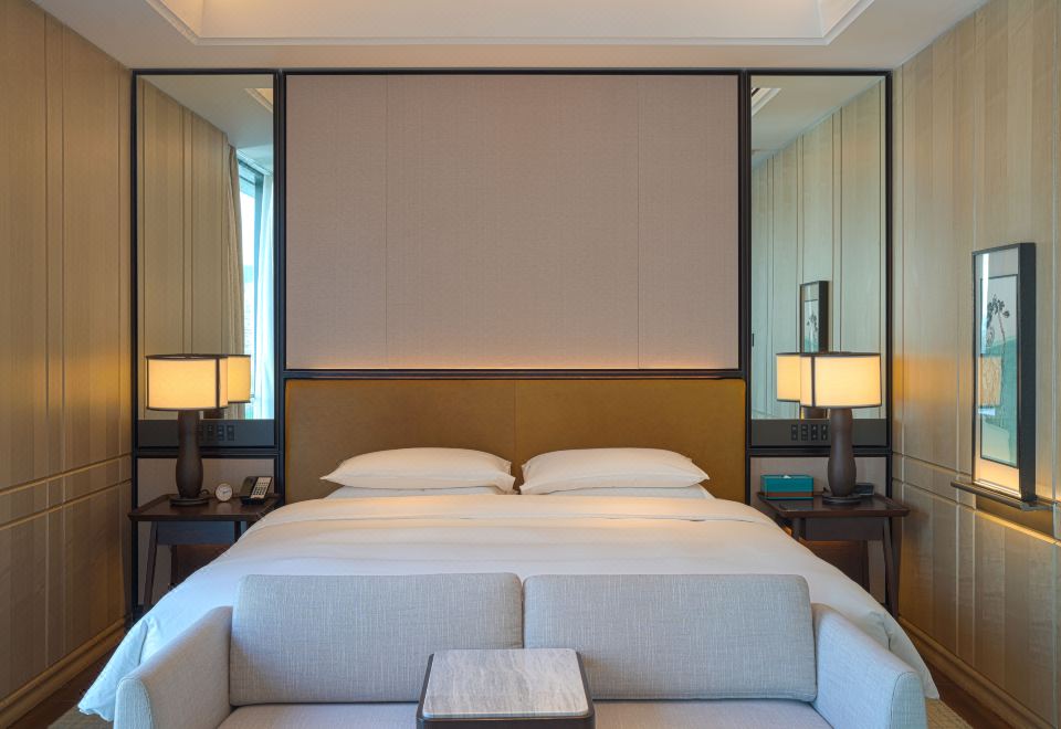 柏悦湖景露台套房