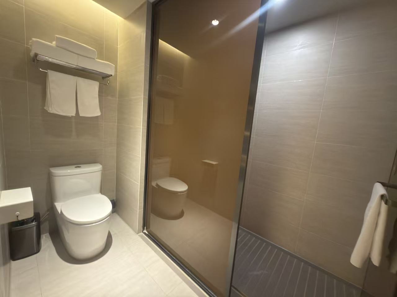 高级双床房（落地窗+小冰箱+mini茶海）