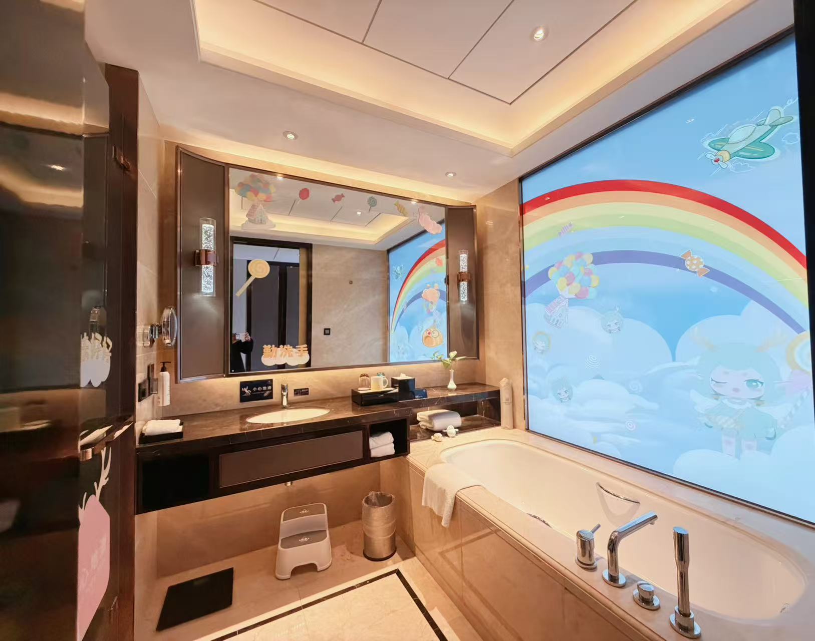 糖果飞屋主题双床房（鱼嘴小屋）