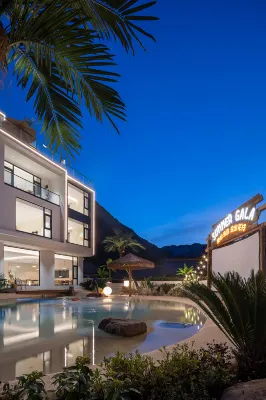 Floral Hotel·Banjiao Village Wild Luxury Retreat along the Southern Anhui "Sichuan-Highway Hotels in 