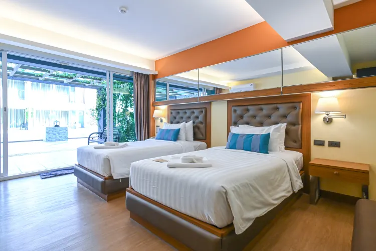 เชื่อมกับสระว่ายน้ำ เตียงใหญ่หรือเตียงทวิน