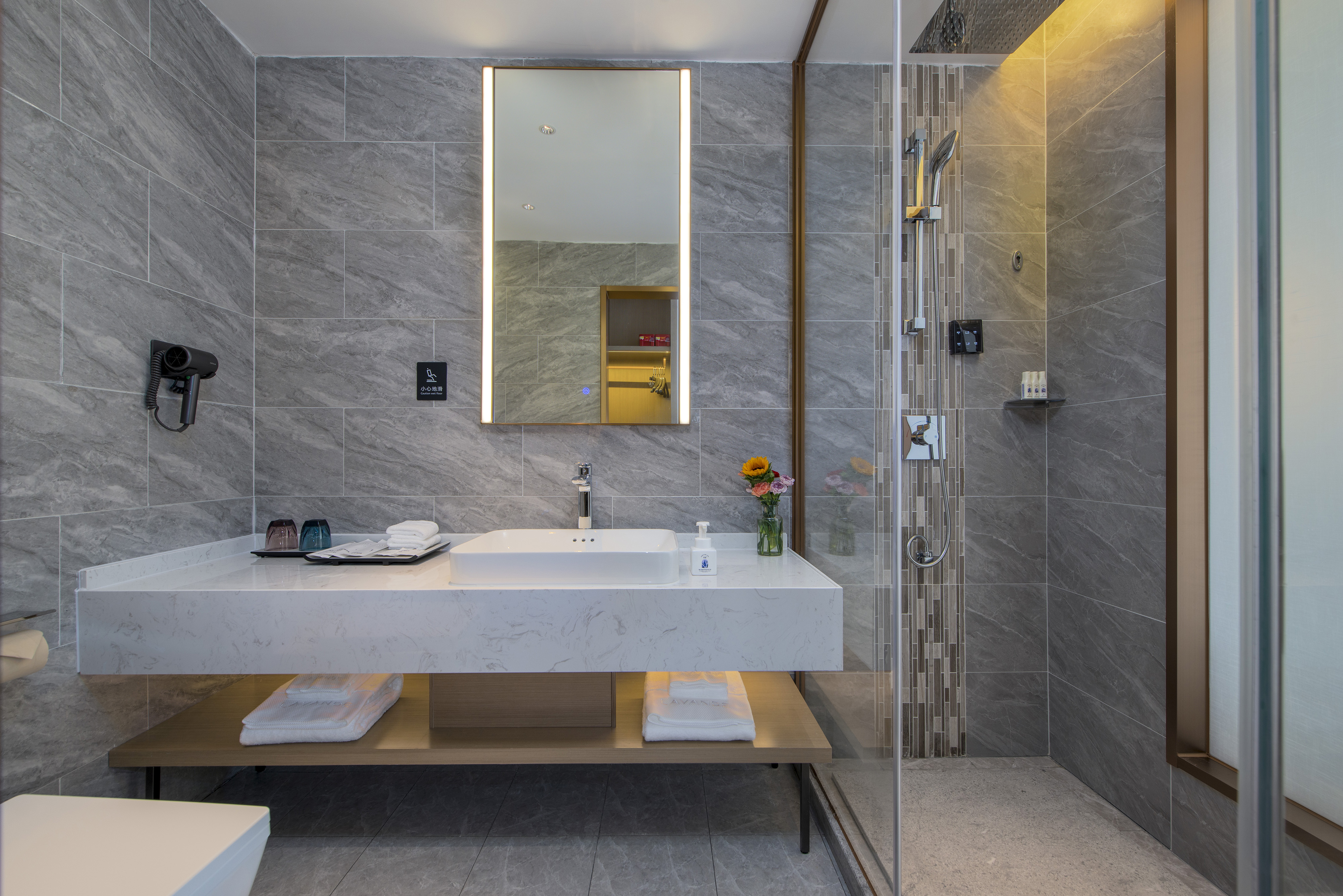 Lavande Hotel (Tianjin Zhongxin Ecological City Jijing Tiandi Branch)商务大床房（慕思品牌床垫+电视投屏+小冰箱）