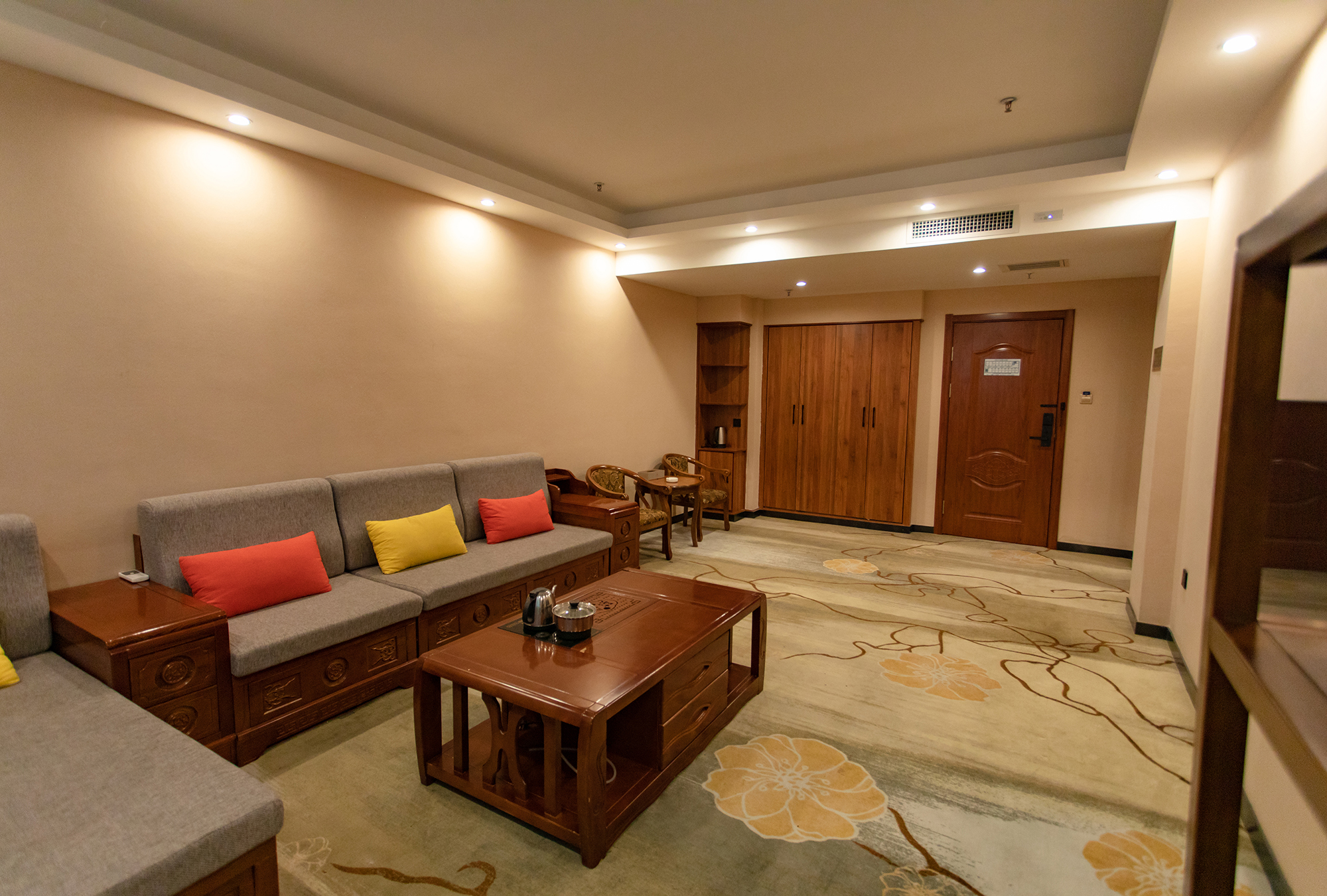 Huocheng Wanjiayue Hotel豪华中式套房（舒适床品+超大空间）