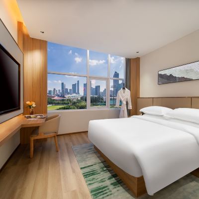 【180°城景】城景大床房·全景窗+廣角視野 花城中心飯店（廣州體育中心林和西地鐵站店）優惠