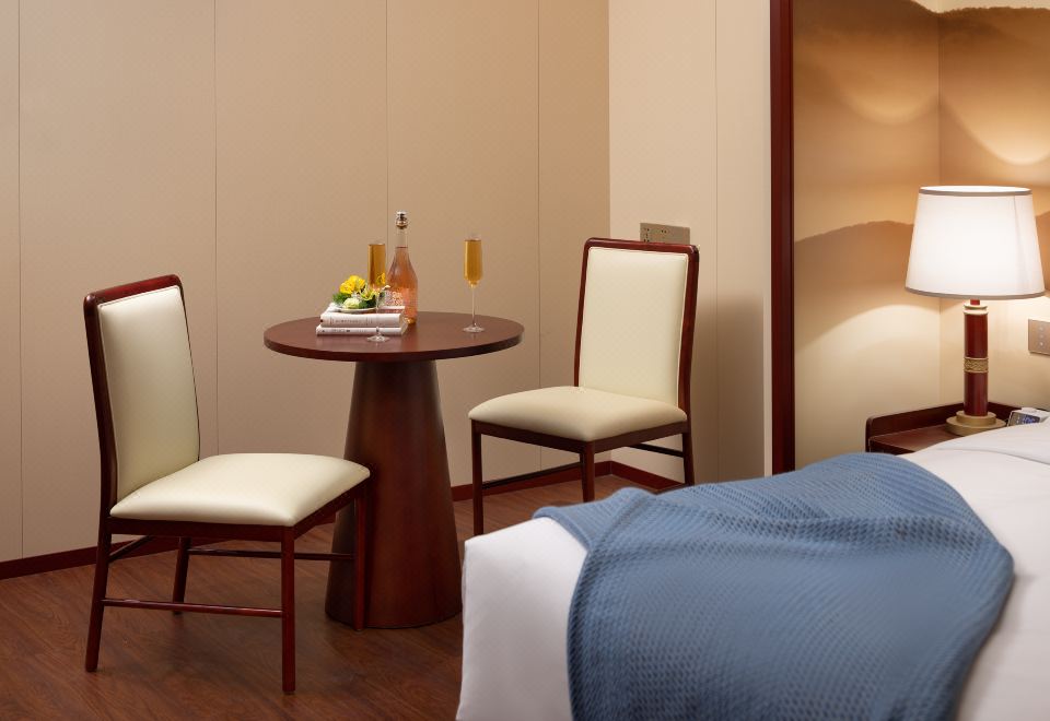 城景至尊大床房