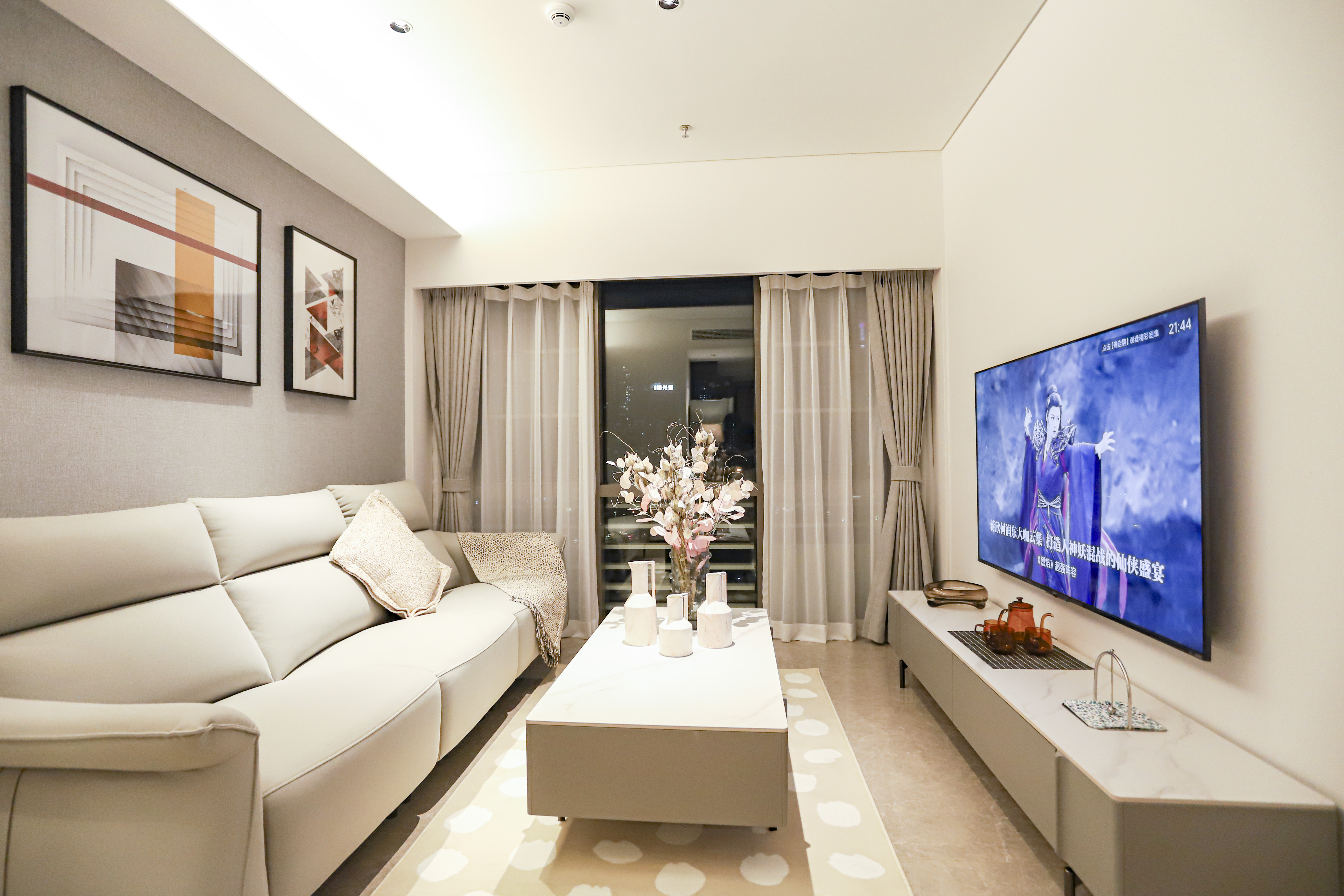 意式极简行政套房（商务精品+品牌家俬+4K高清大投屏）