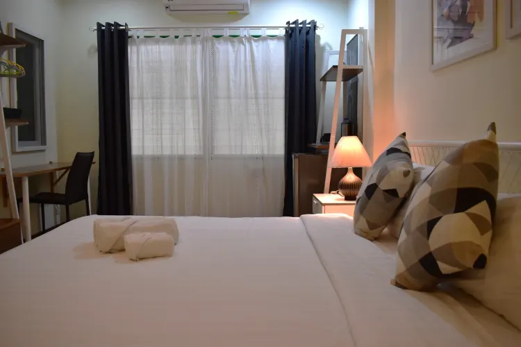 ห้องดีลักซ์ เตียงใหญ่ 1 เตียง