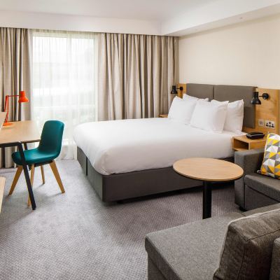 Standard Queen Room Holiday Inn MANCHESTER AIRPORT Promo Code