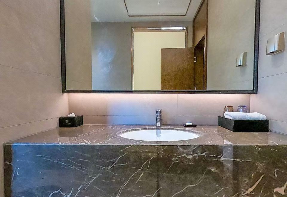 Yuetianxia Hot Spring HotelRiverside Detached Hot Spring Courtyard Three Bedroom Villa