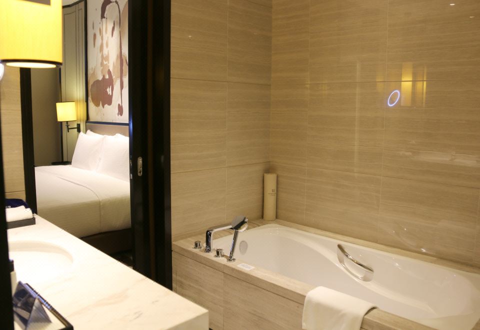 豪華大床房（金可兒床墊+AccaKappar洗護+徠芬吹風機）