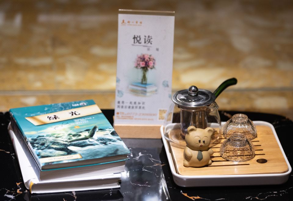 商务大床房（观景可开落地窗+超大电视）