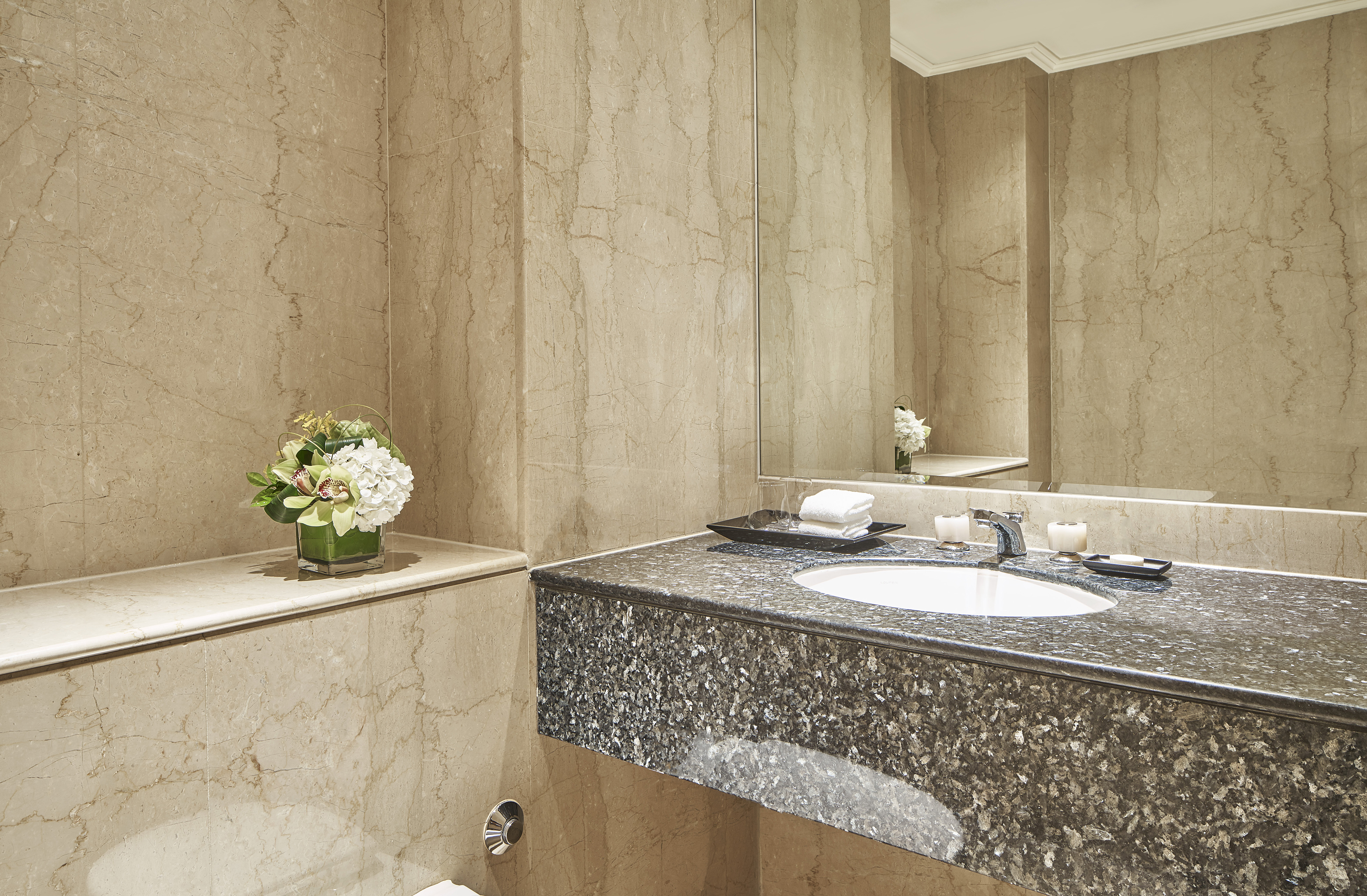 行政酒廊礼遇, 1 卧室套房, 1 张特大床, 高楼层