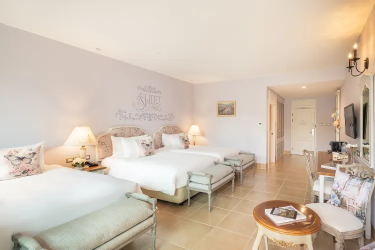 ห้องดีลักซ์ สำหรับ 3 ท่าน (24 Hours Use Of Room) 