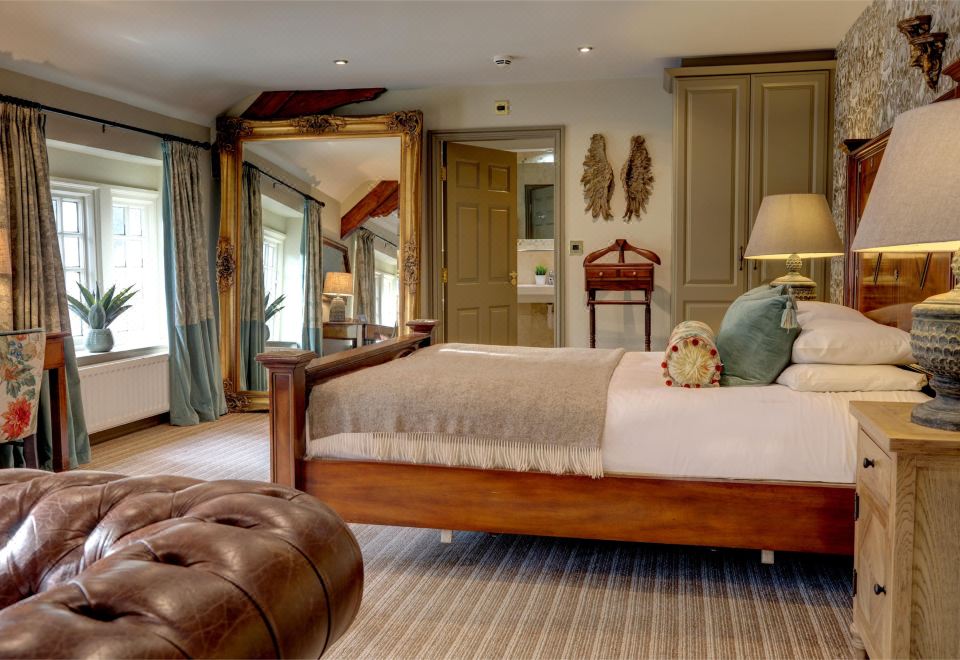 带阳台和海景的豪华双人床房