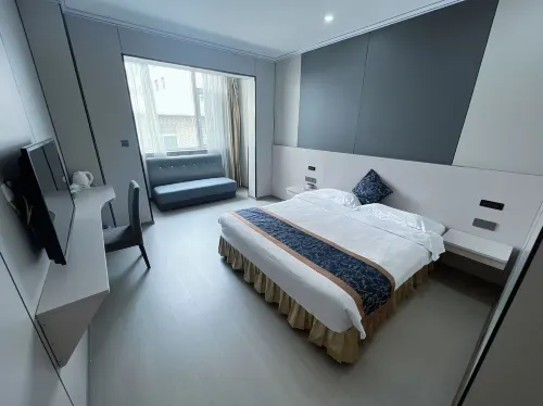 Hejin Junyue Business Hotel