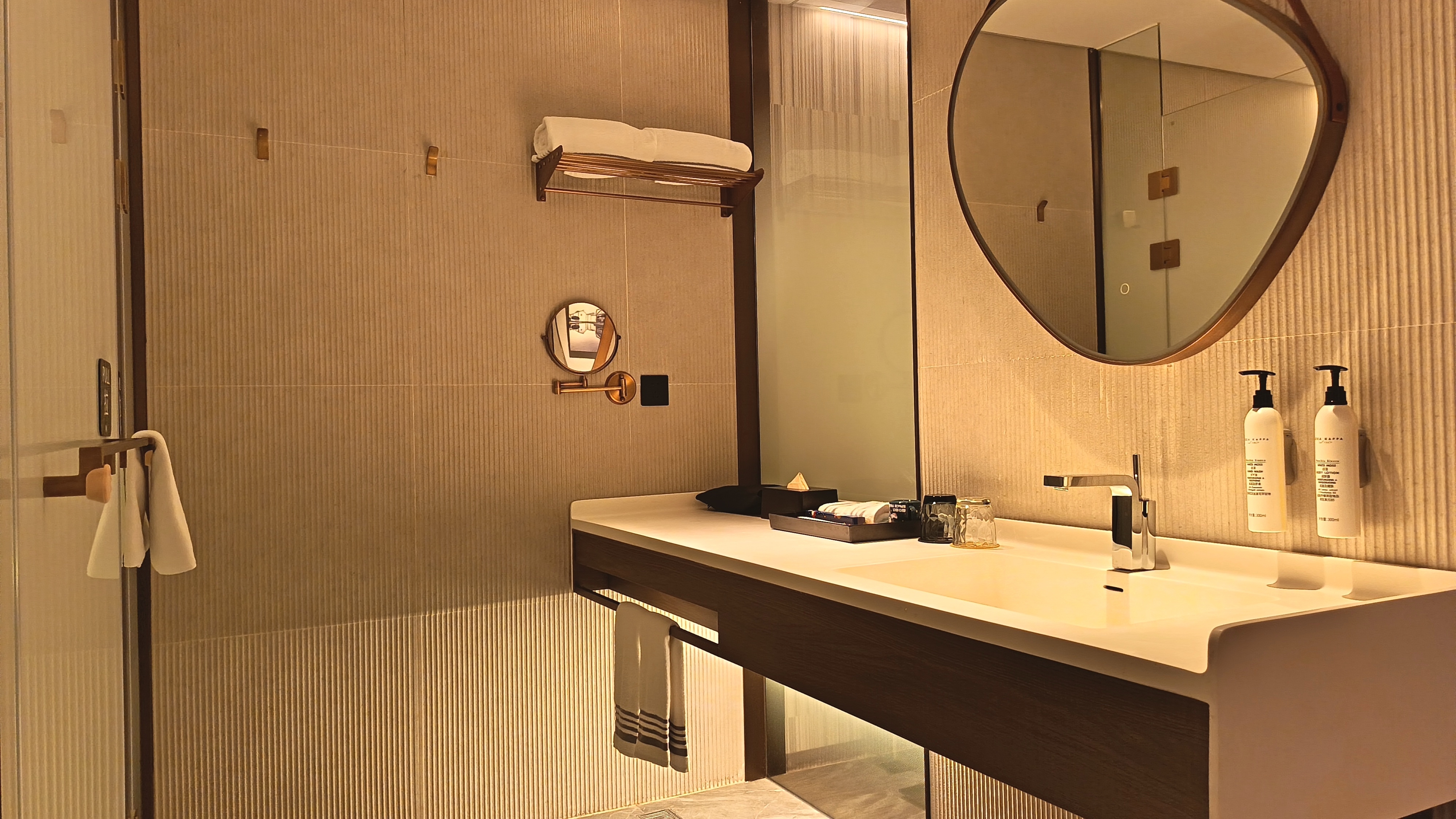 新丝绸之路亲子房（卡通主题+亲子空间+智能投屏）