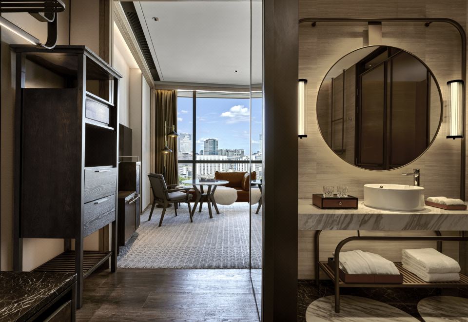 曼妙江景大床房