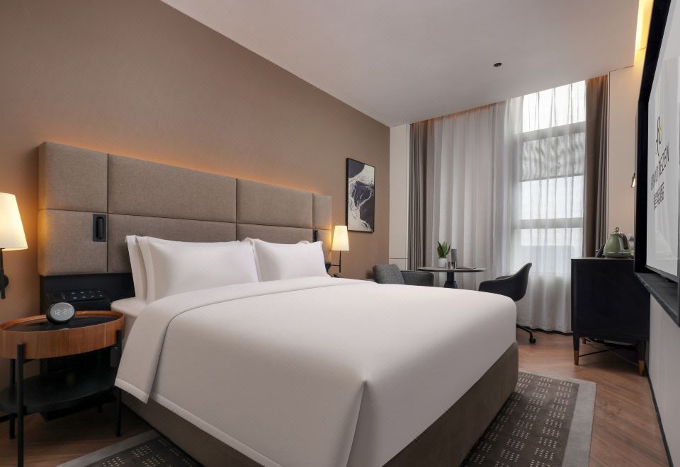 Deluxe Queen Room