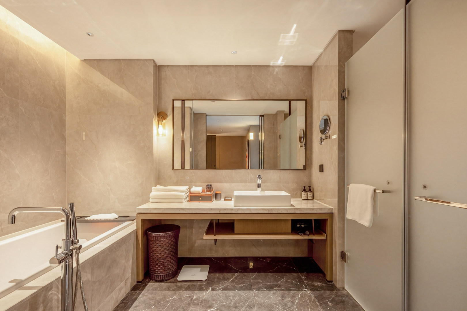 Luxury King Room