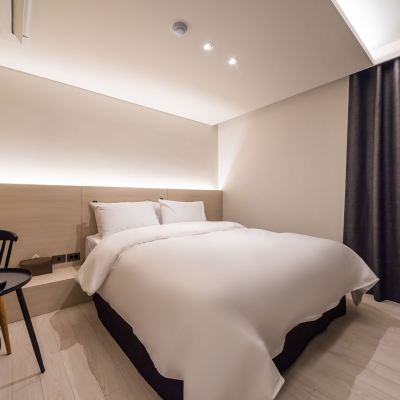 Deluxe Walking Only(Multi-Night Rate) H Hotel Promo Code