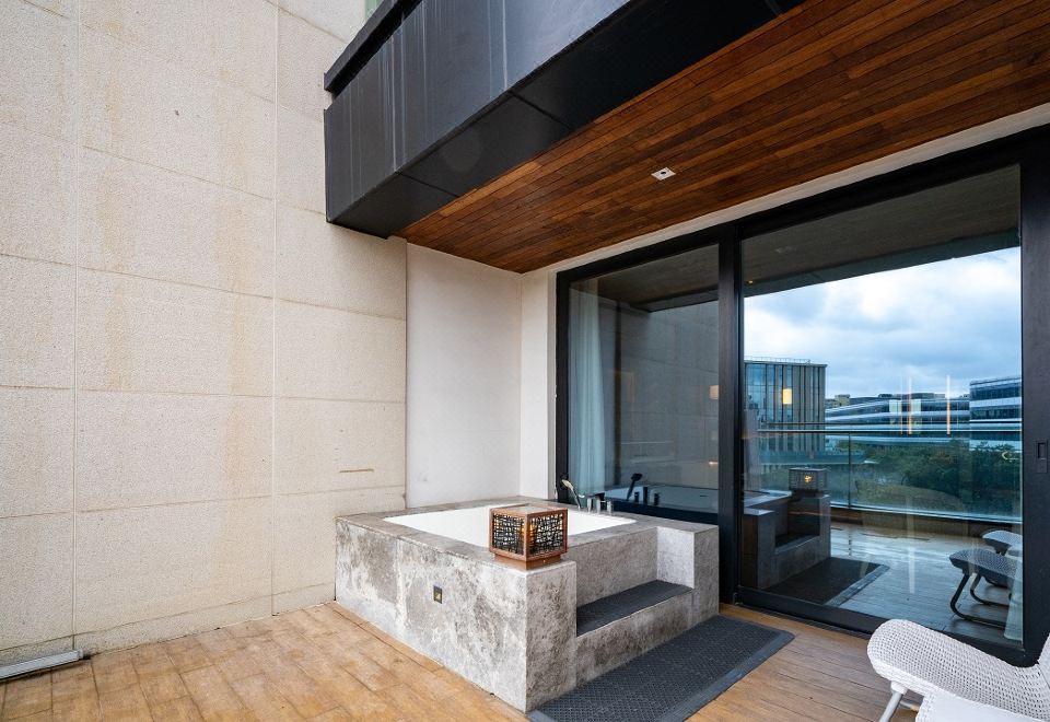 The Anandi Hotel & Spa ShanghaiAmbassador Healing Bathtub Suite