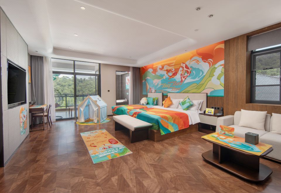 PINLAKE RESORTHudang Liyue Family Room