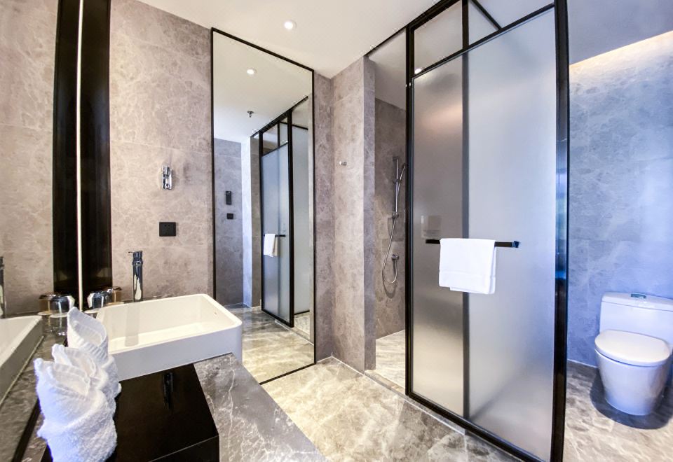 Courtyard by Marriott Shenzhen NorthwestGuestroom King Bed - No Windows