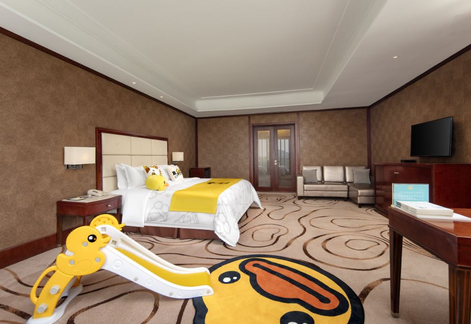 White Horse Lake Jianguo HotelB.duck Star Quality Family Room