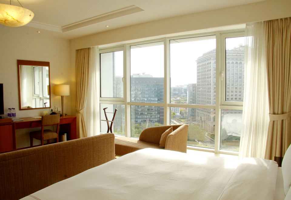 Jianguo Garden Hotel BeijingScenery Deluxe King Bed Room