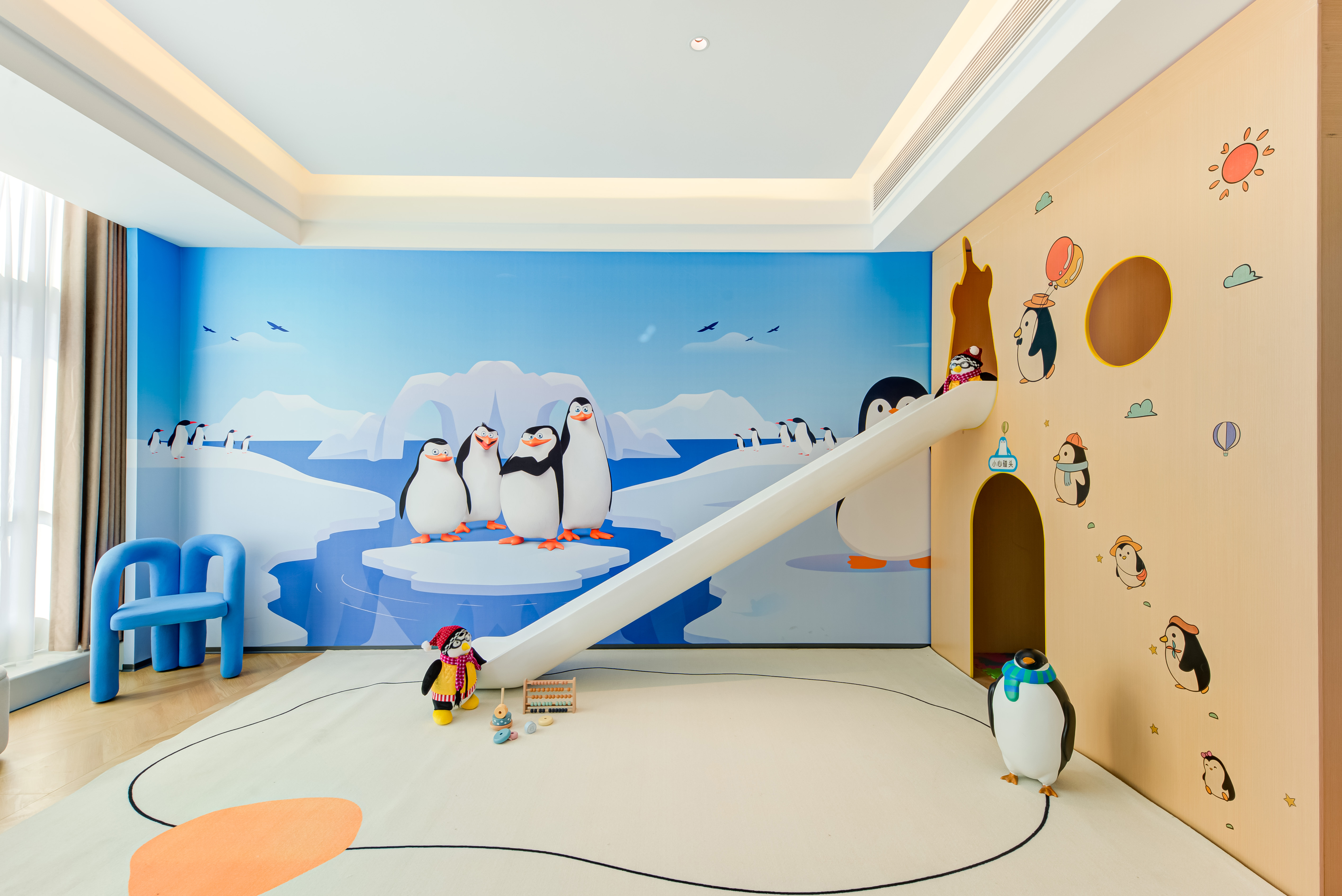樂園企鵝主題三床房【萌趣滑梯+智能客控】