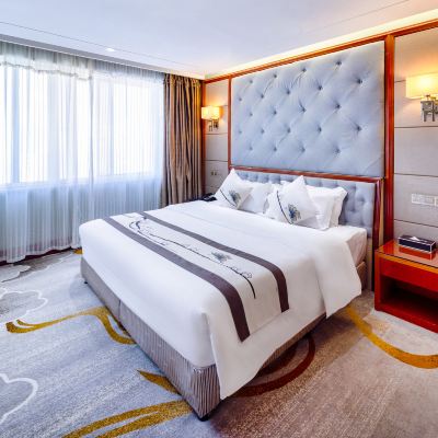 逸居-雅緻大床房（視野開闊+深度睡眠床墊+辦公桌椅） 十堰萬德國際大酒店優惠