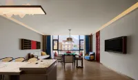 Eight Stays Royal Hotel