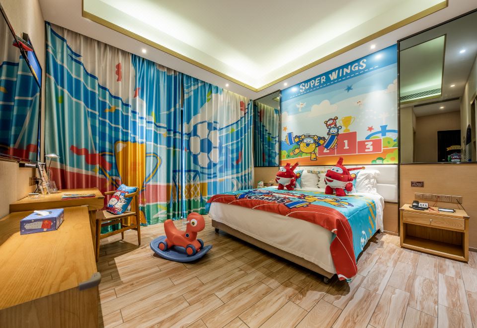 Yuetianxia Hot Spring HotelArea A Super Wings Exclusive Waterside Hot Spring Three-Bedroom Villa - Private Tub