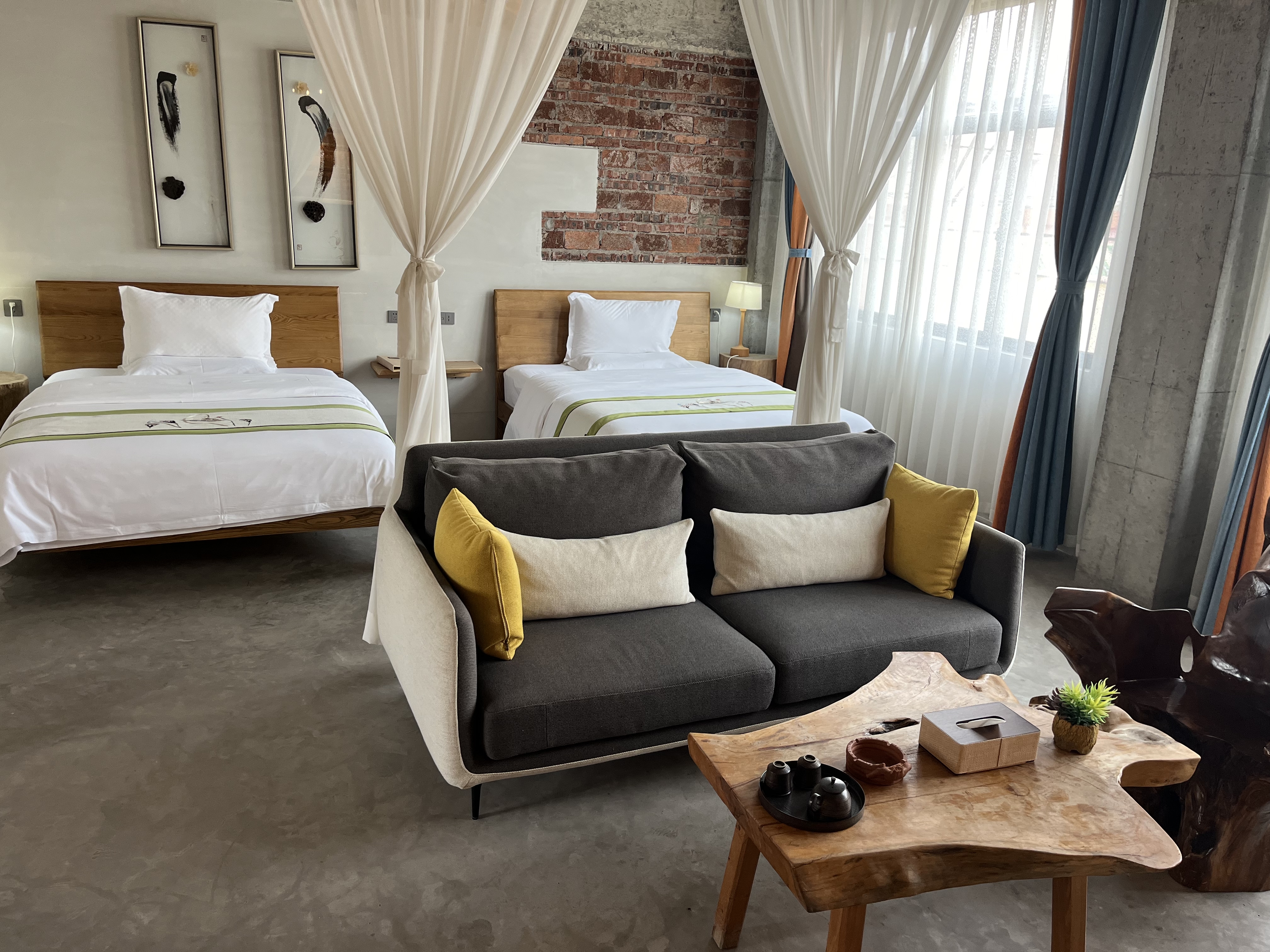 Yi mu zhi Jian min su凤凰花开双床房