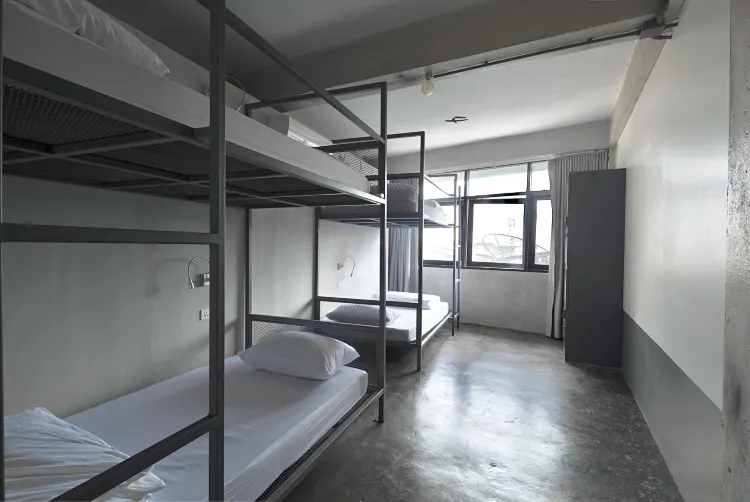 1 คนในห้องหลับ 4 เตียง-ผสม