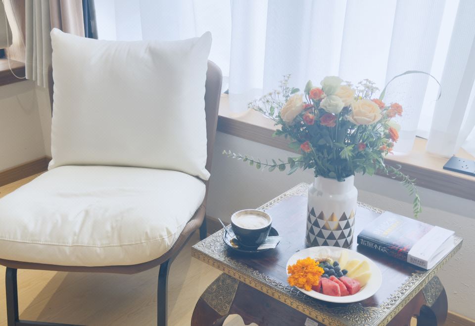 Mountain-View Boutique Double Bed Room With Tub (Floor Heating + Humidifier + Oxygen Generator + Mini Fridge)