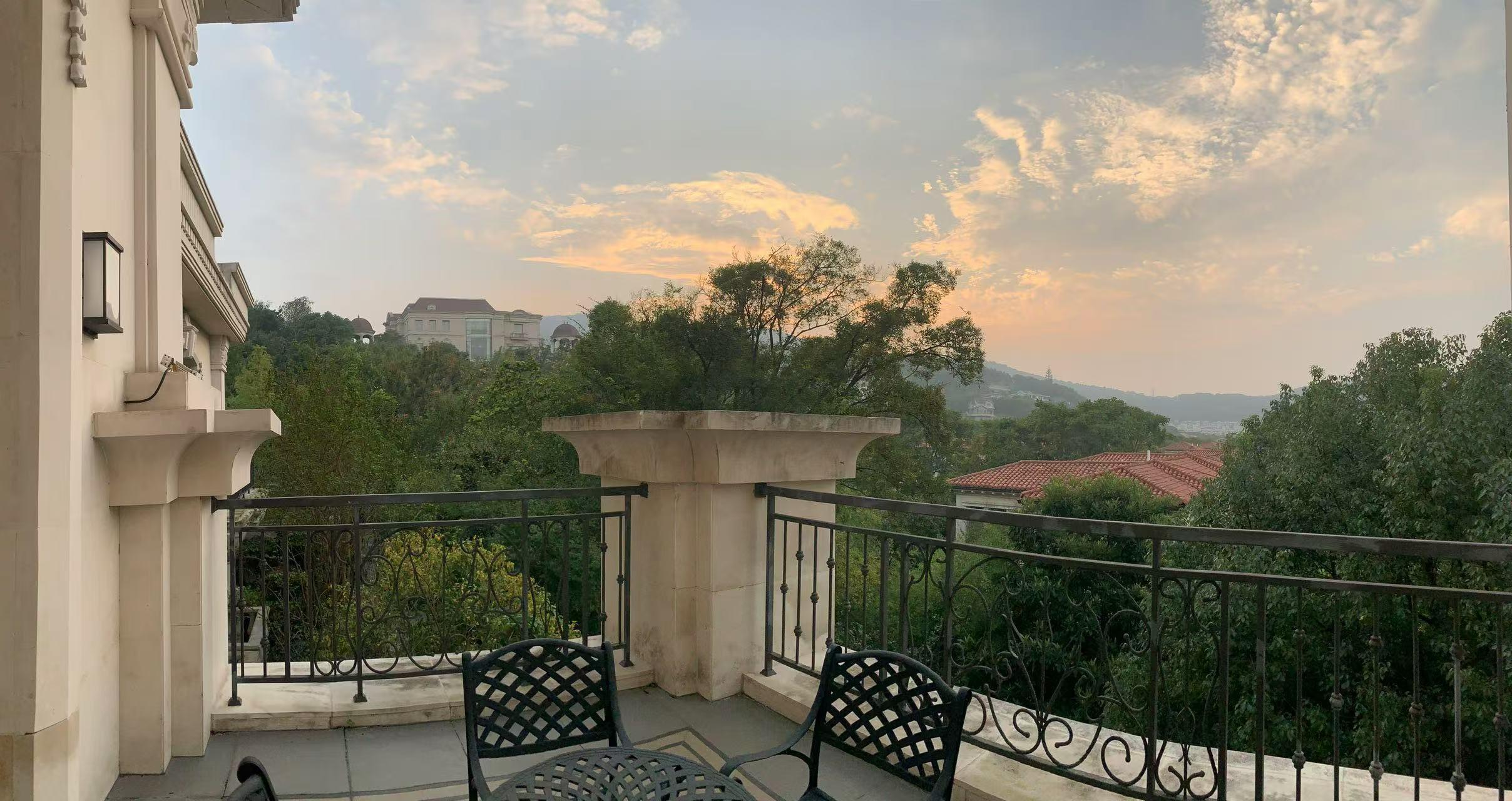 洛克菲套房3（复式扶梯景观+圆形浴缸+大空间+大阳台）