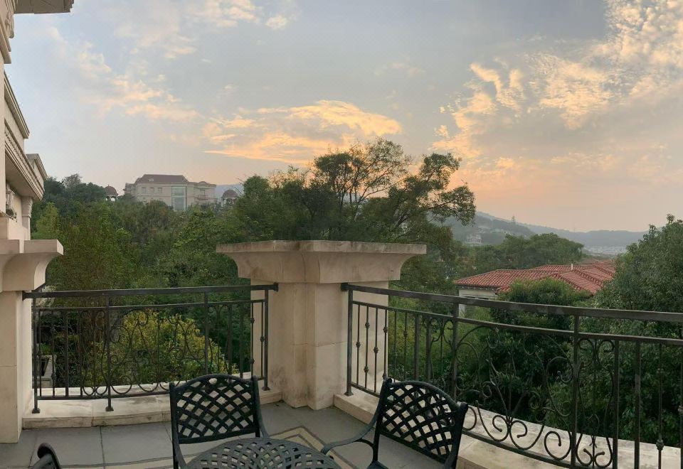 洛克菲套房3（复式扶梯景观+圆形浴缸+大空间+大阳台）