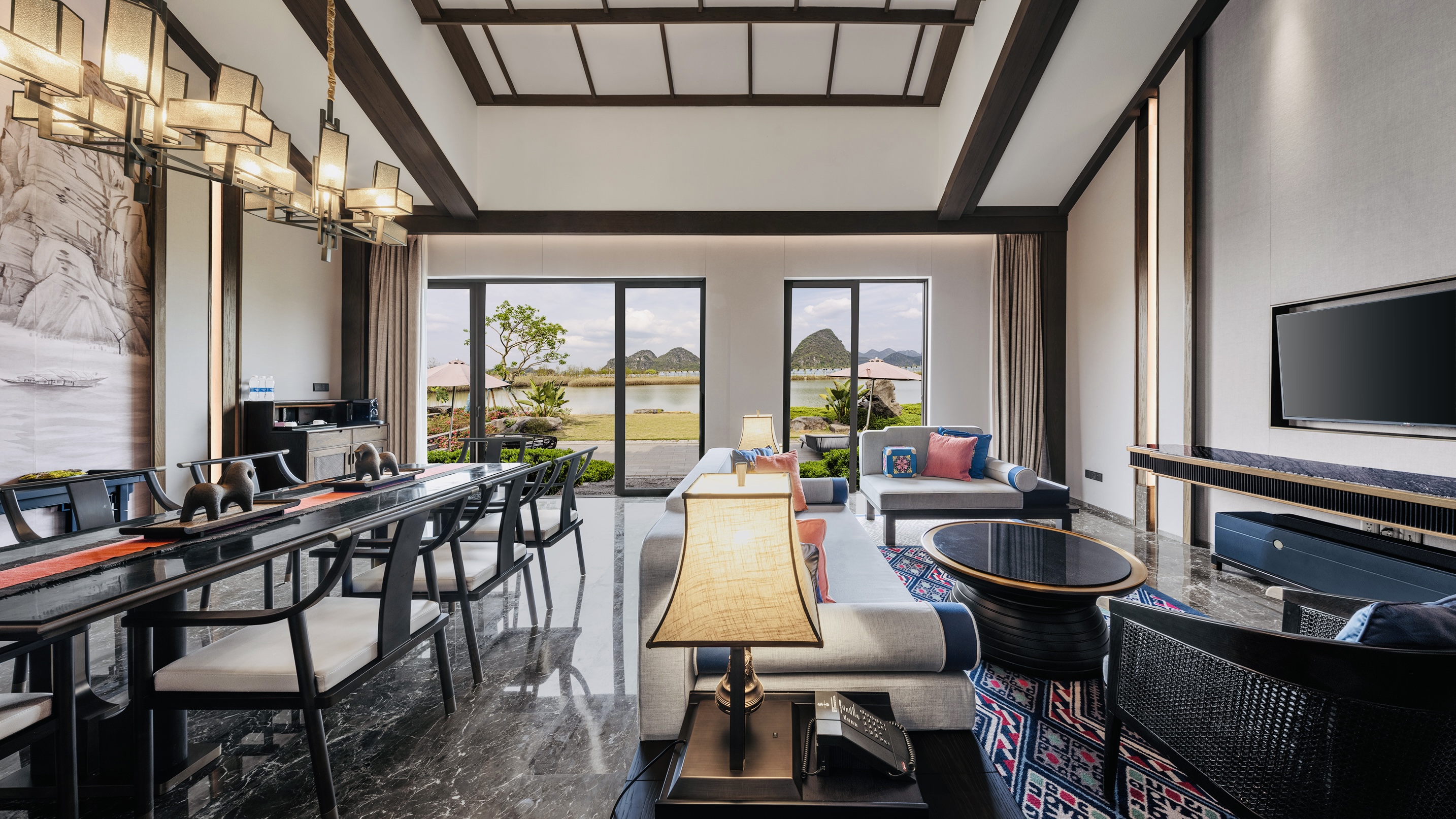 湖景庭院露台三卧别墅