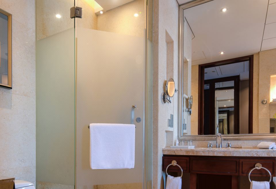 GRAND NEW CENTURY RESORT Siming Lake YuyaoSuperior Lake-view Twin Room