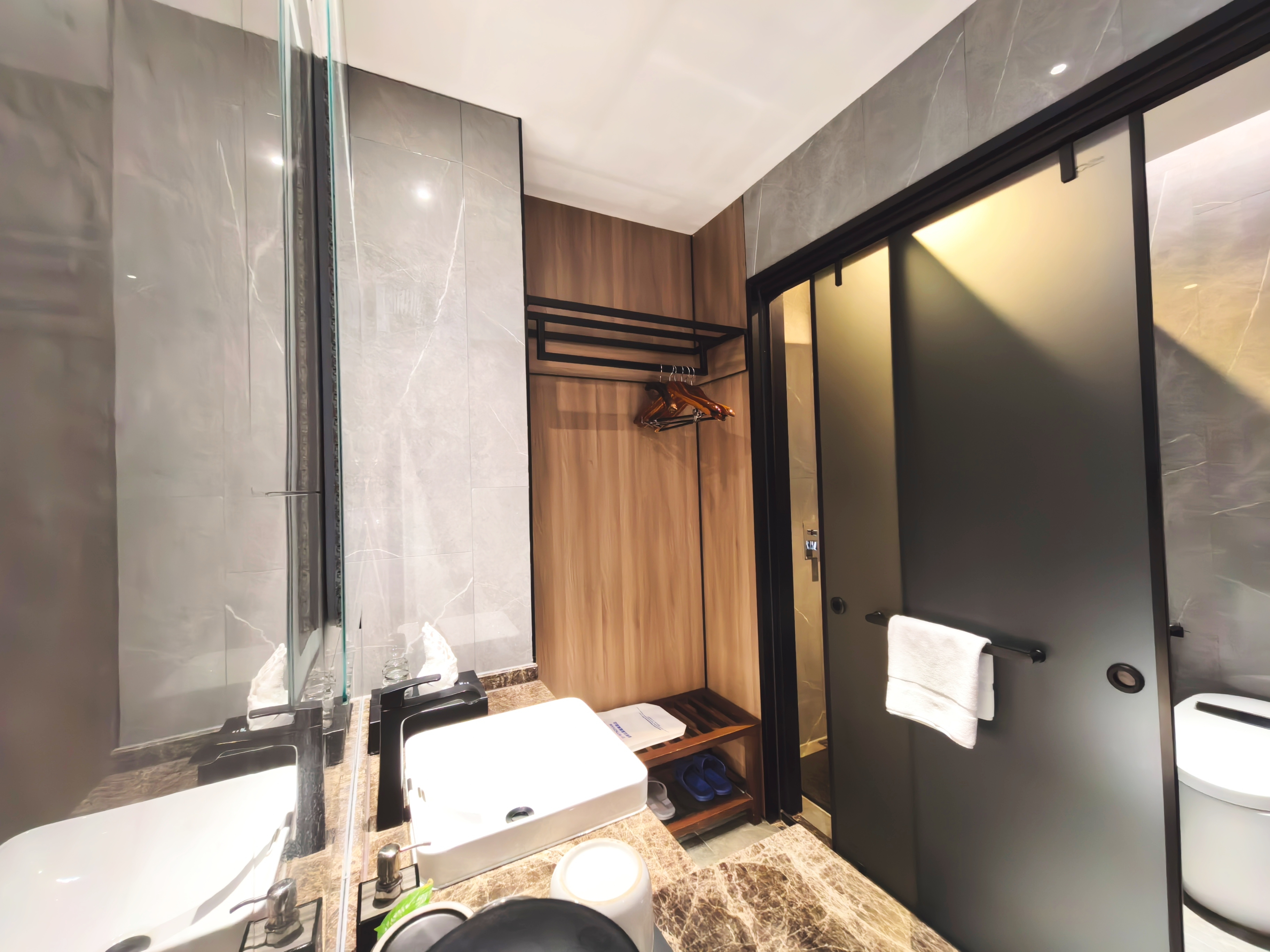 雅致智慧大床房（小度語音控制）