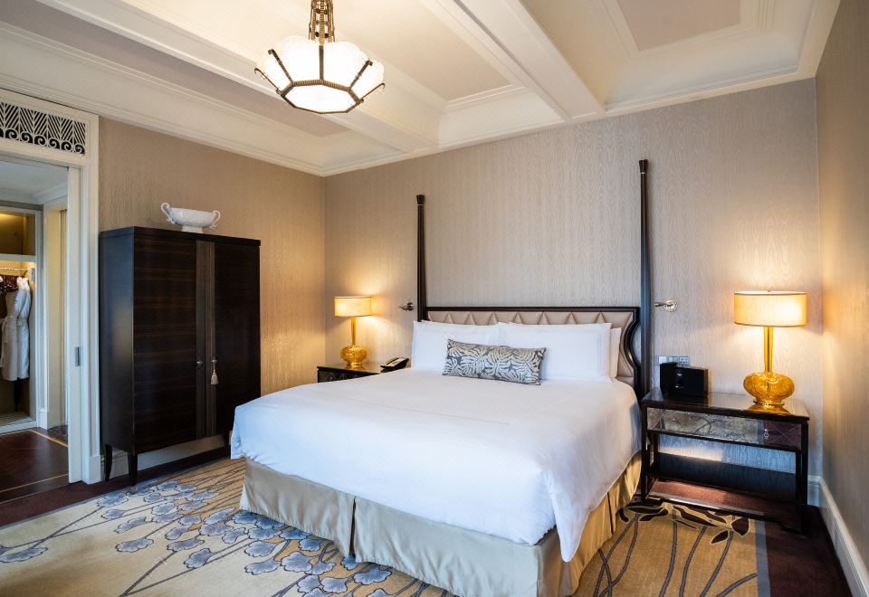 Fairmont Peace Hotel on the BundFairmont Family Interconnecting River-View Suite