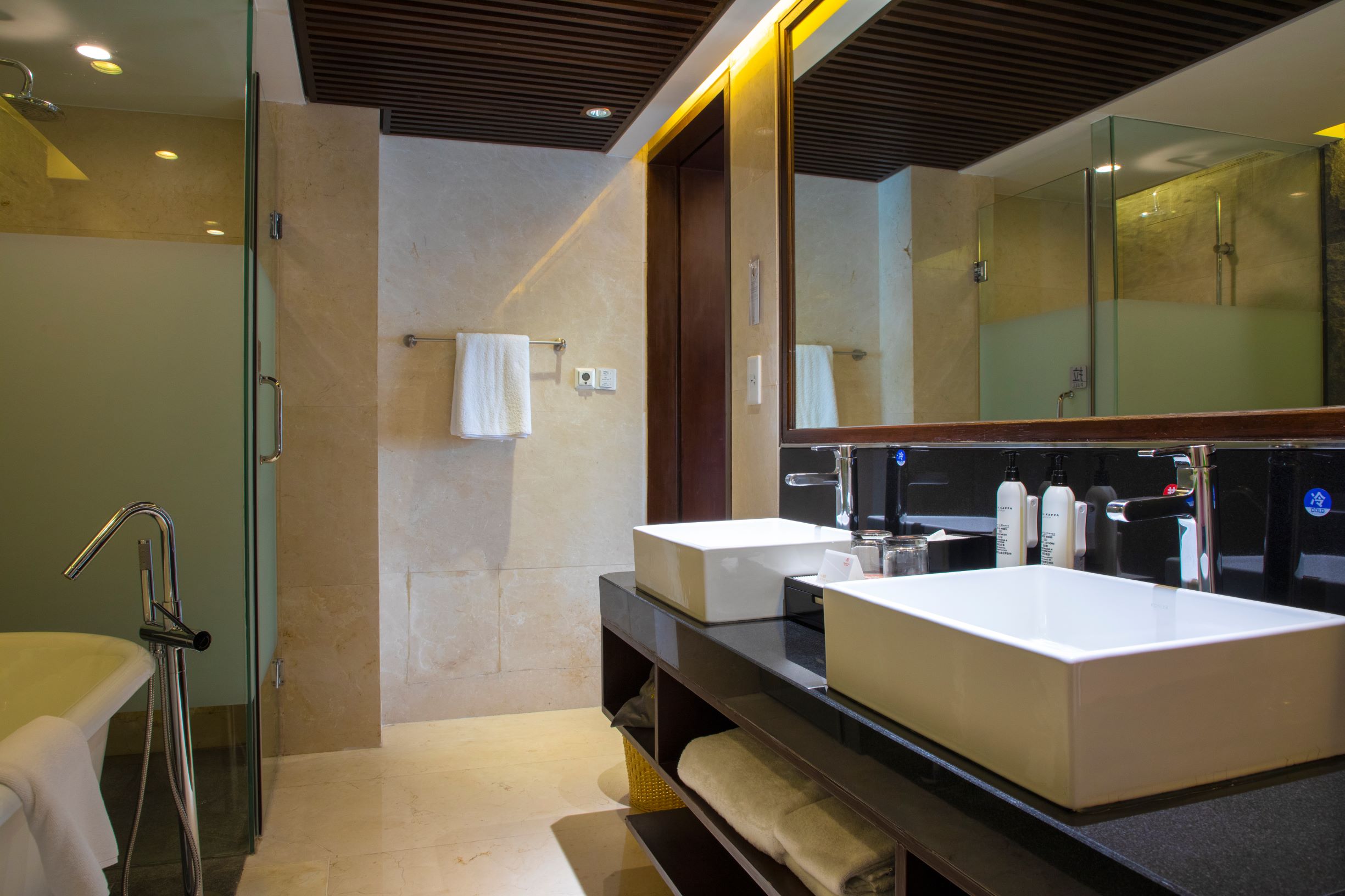 别墅露台泡池大床房