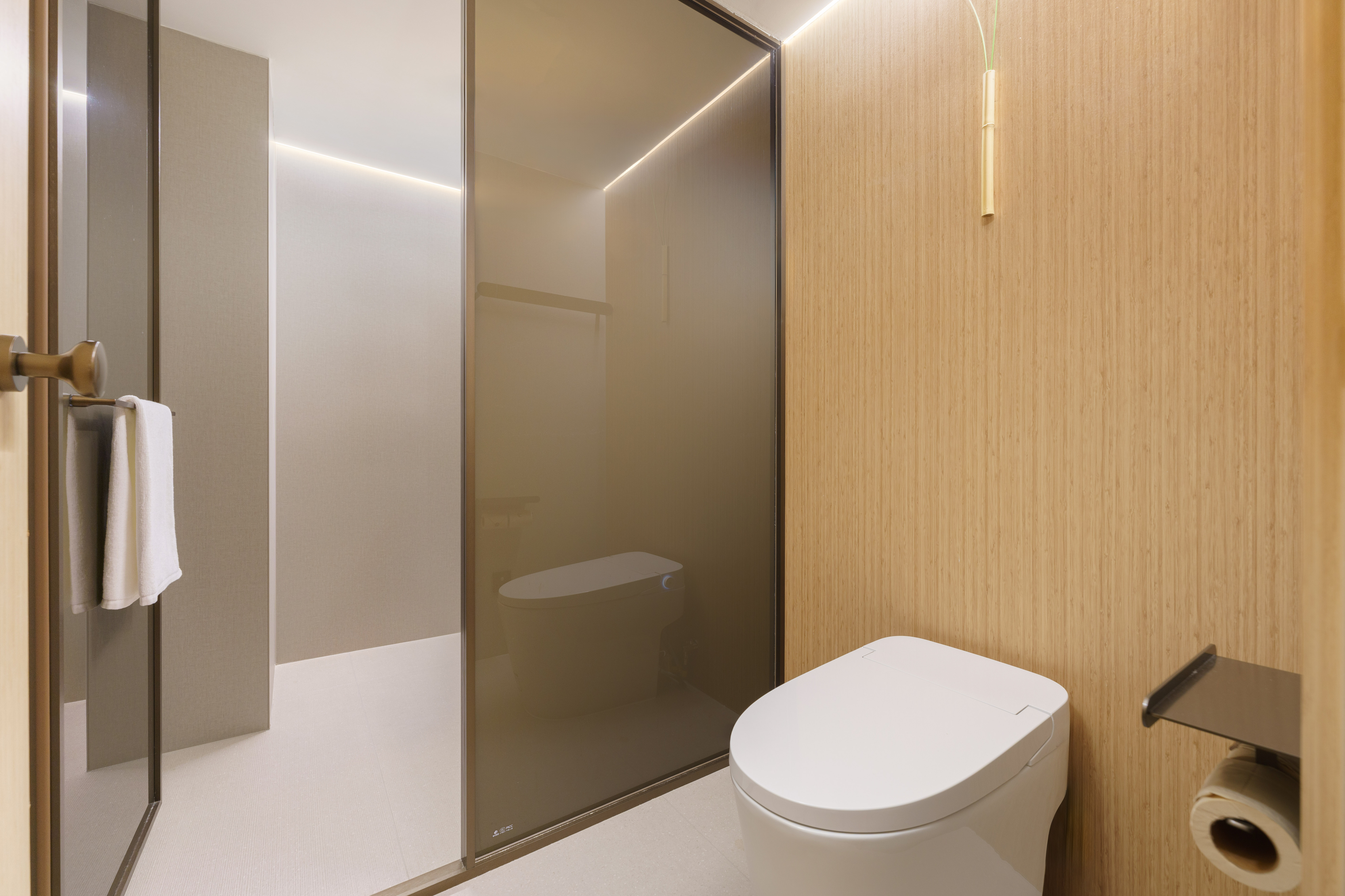 高級大床房（小冰箱+智能客控+手機投屏）