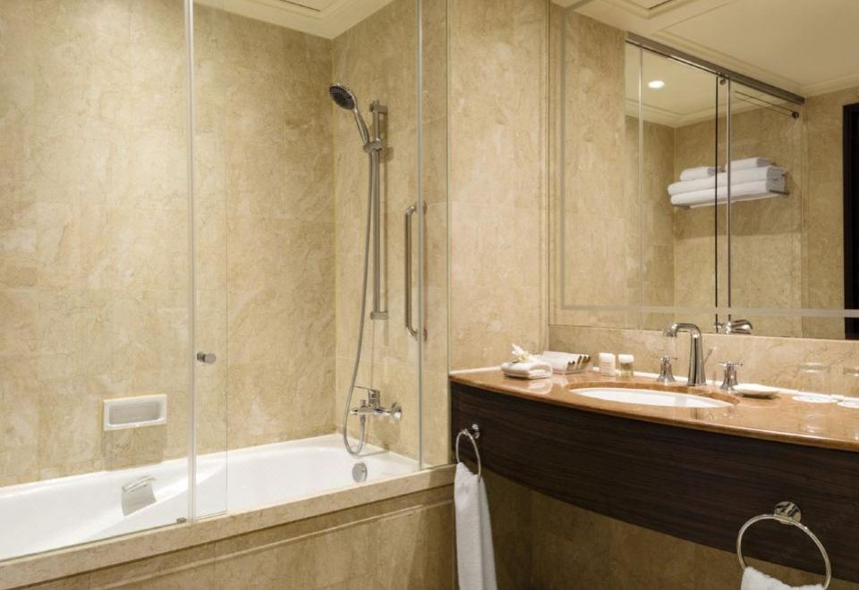 Hong Kong Gold Coast HotelDeluxe Seaview Double Room(Cleaning Twice Every Seven Days)